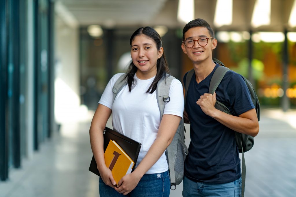 familia-de-roque-dalton-sobre-entrega-de-becas-estamos-satisfechos-por-esta-entrega-a-estudiantes-premiados